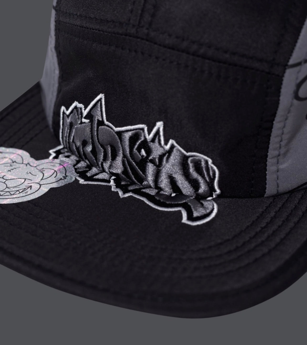BONE TRIP SIDE PRETO CINZA BORDADO
