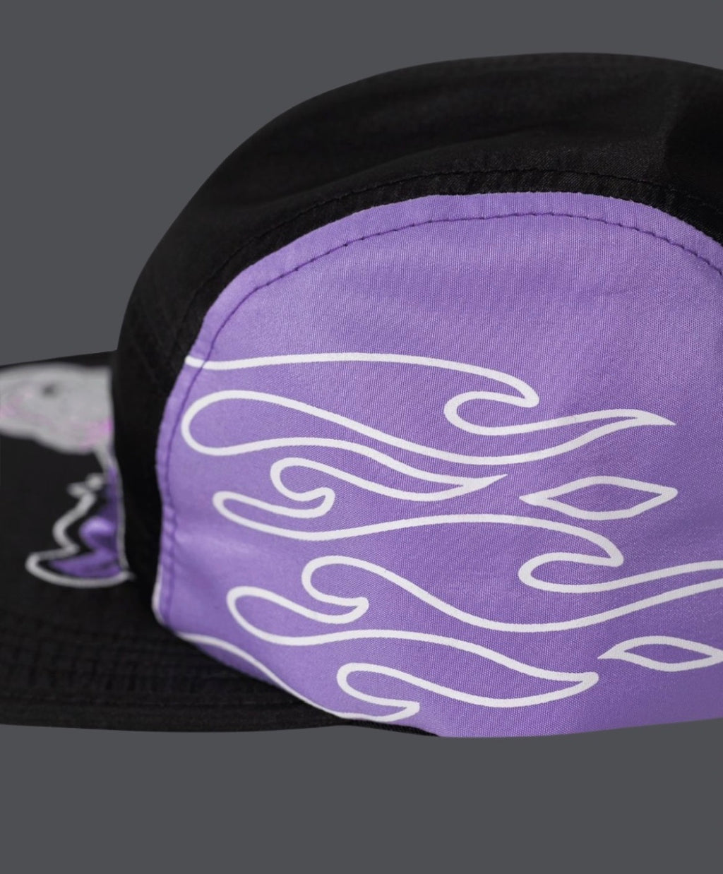 BONE TRIP SIDE PRETO ROXO BORDADO