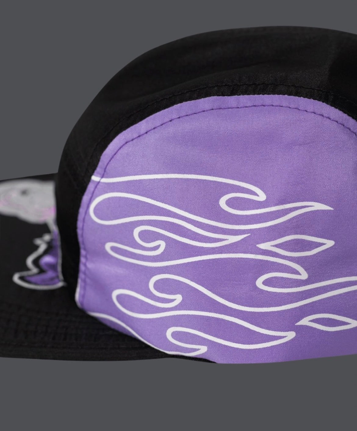 BONE TRIP SIDE PRETO ROXO BORDADO